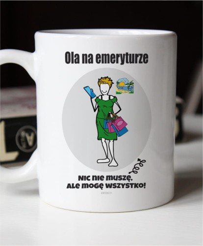 Kubek personalizowany na prezent dla emerytki tworzony ze zdjęcia