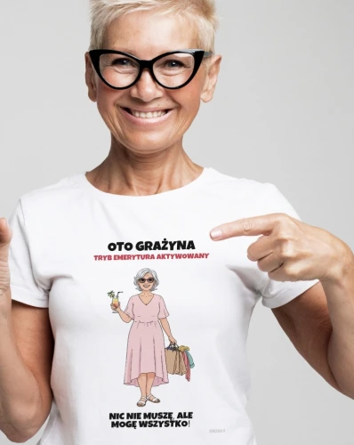 Koszulka personalizowana na prezent dla emerytki tworzony ze zdjęcia