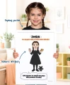 Personalizowany plakat do pokoju dziewczynki z postacią ze zdjęcia w mrocznym stylu, imieniem i zabawnym hasłem